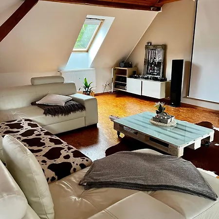 Na Horach, Plesivec Apartment